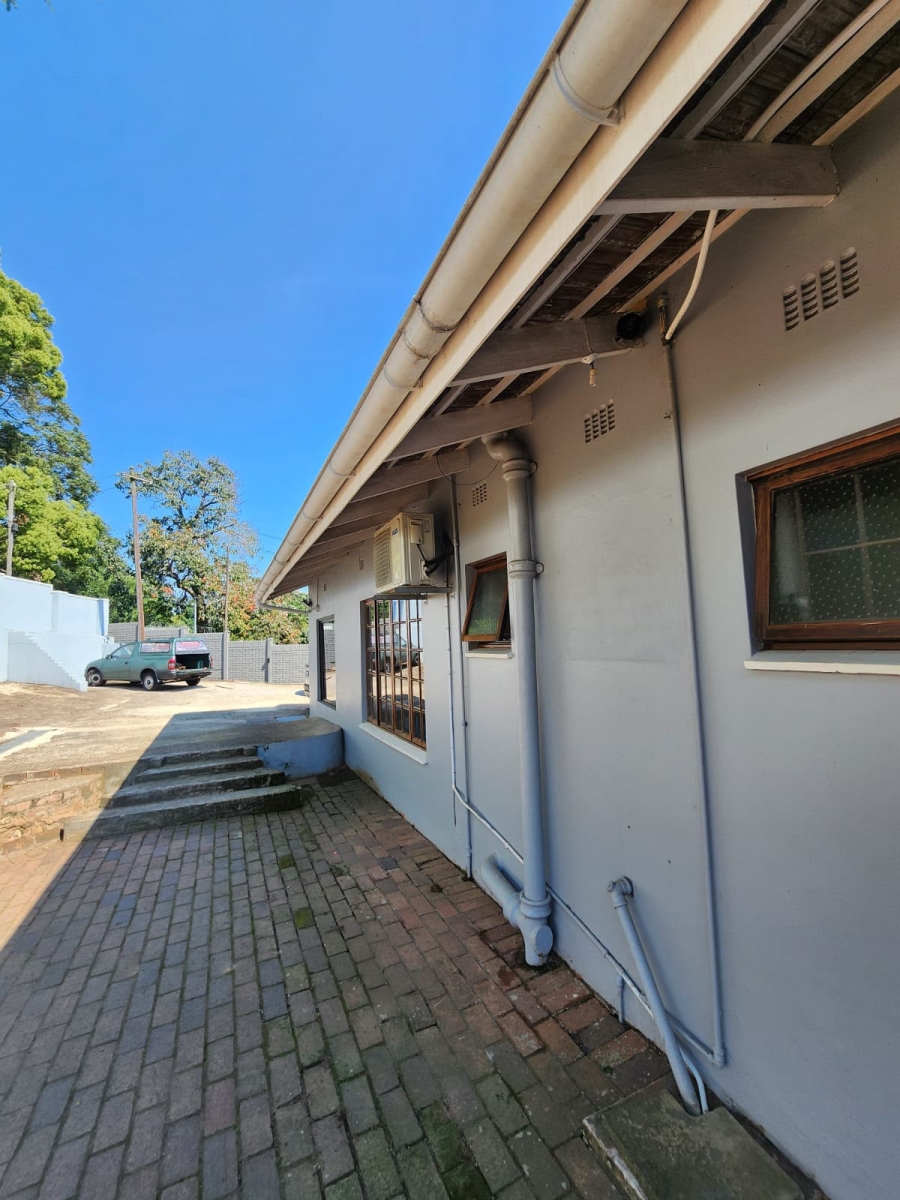 To Let 3 Bedroom Property for Rent in Kloof KwaZulu-Natal