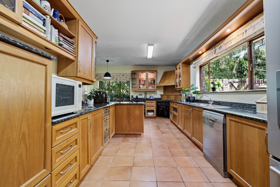 5 Bedroom Property for Sale in Cowies Hill KwaZulu-Natal