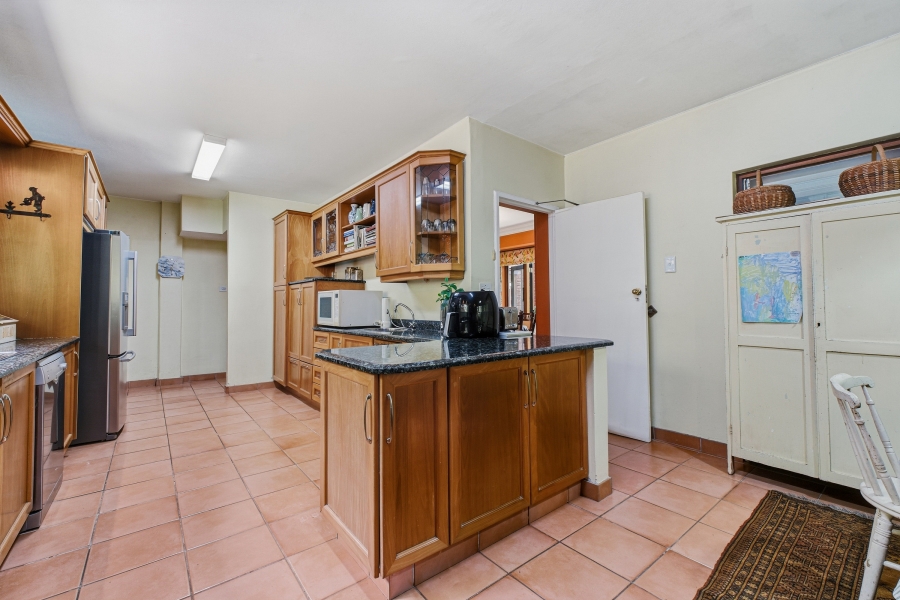 5 Bedroom Property for Sale in Cowies Hill KwaZulu-Natal
