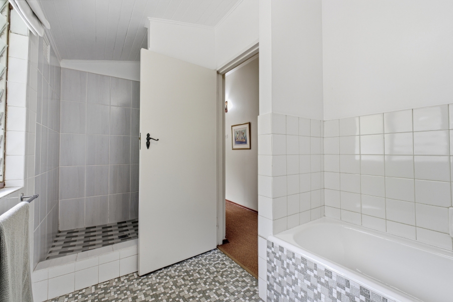 5 Bedroom Property for Sale in Cowies Hill KwaZulu-Natal