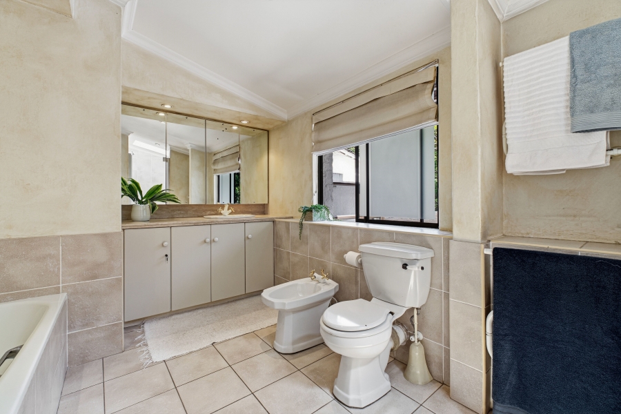 5 Bedroom Property for Sale in Cowies Hill KwaZulu-Natal