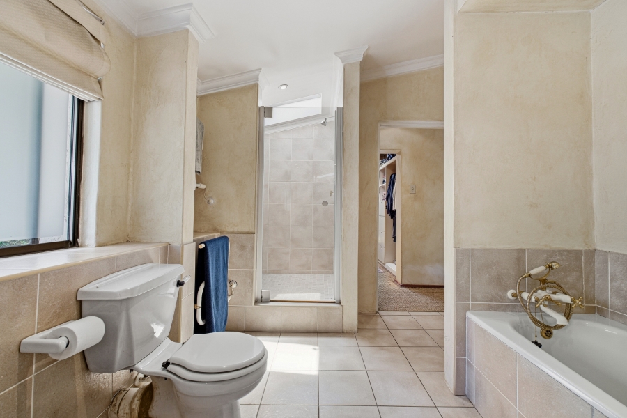 5 Bedroom Property for Sale in Cowies Hill KwaZulu-Natal