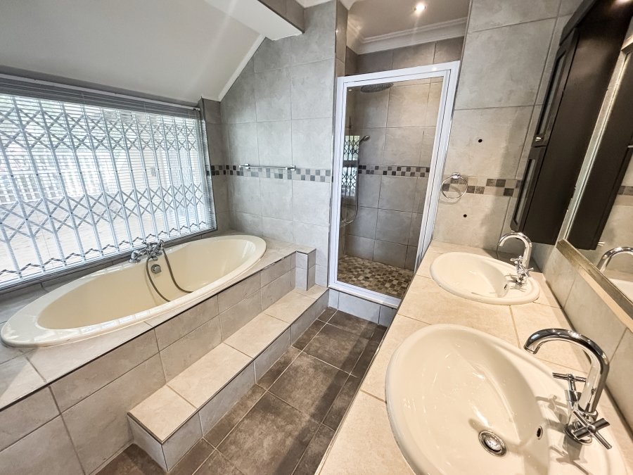 5 Bedroom Property for Sale in Umhlanga KwaZulu-Natal