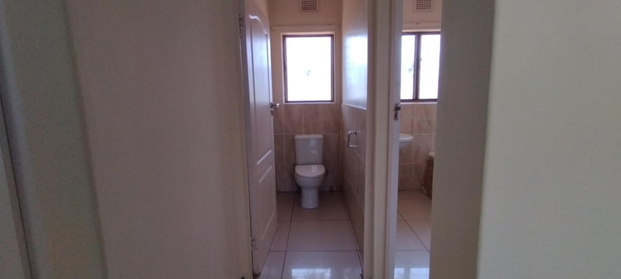To Let 4 Bedroom Property for Rent in Amanzimtoti KwaZulu-Natal