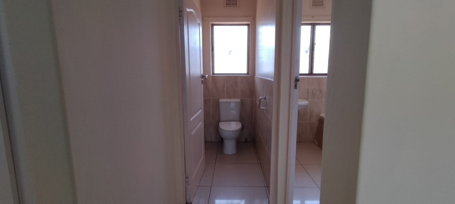 To Let 4 Bedroom Property for Rent in Amanzimtoti KwaZulu-Natal