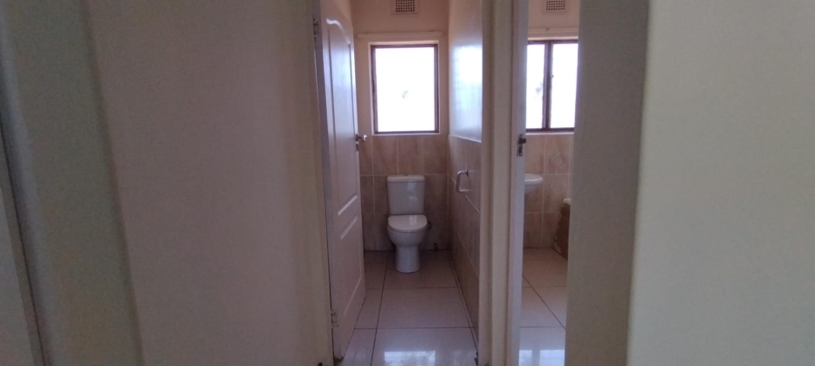 To Let 4 Bedroom Property for Rent in Amanzimtoti KwaZulu-Natal