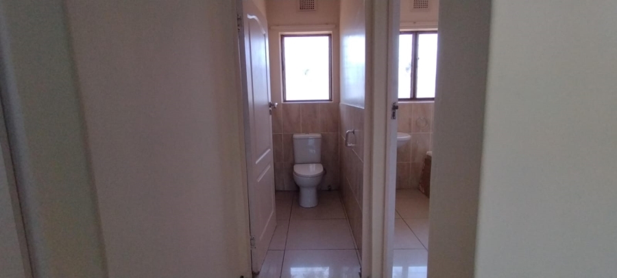 To Let 4 Bedroom Property for Rent in Amanzimtoti KwaZulu-Natal