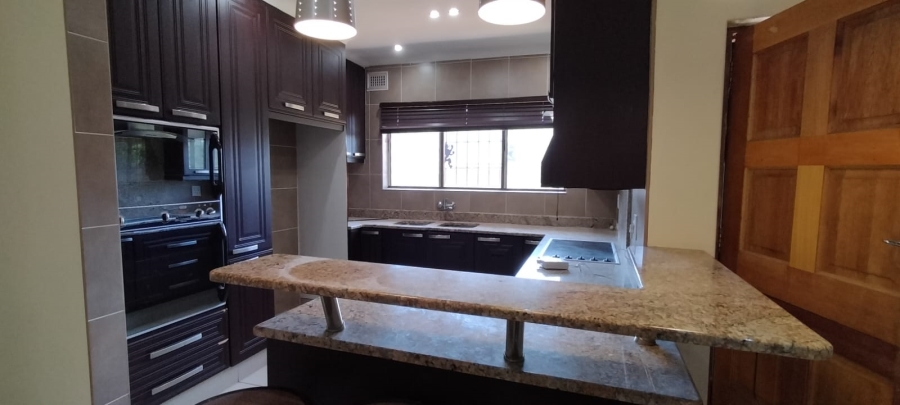 To Let 4 Bedroom Property for Rent in Amanzimtoti KwaZulu-Natal