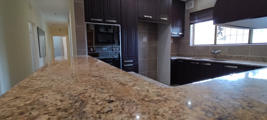 To Let 4 Bedroom Property for Rent in Amanzimtoti KwaZulu-Natal