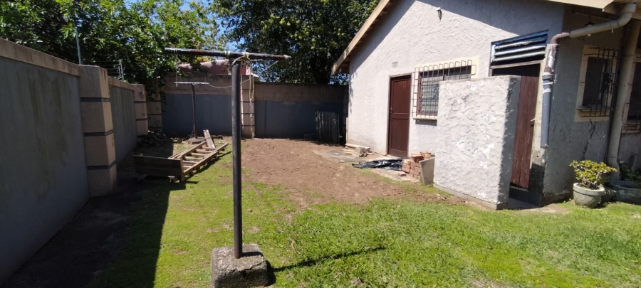 To Let 4 Bedroom Property for Rent in Amanzimtoti KwaZulu-Natal