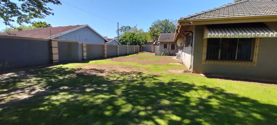 To Let 4 Bedroom Property for Rent in Amanzimtoti KwaZulu-Natal