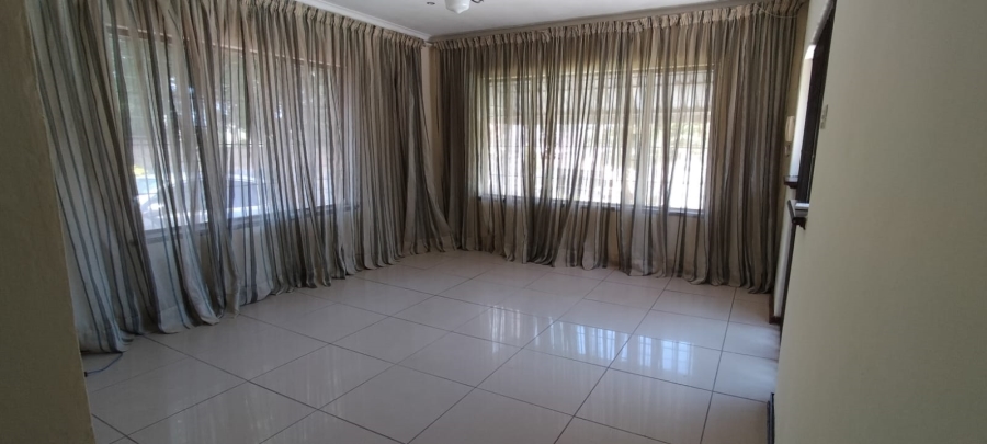 To Let 4 Bedroom Property for Rent in Amanzimtoti KwaZulu-Natal
