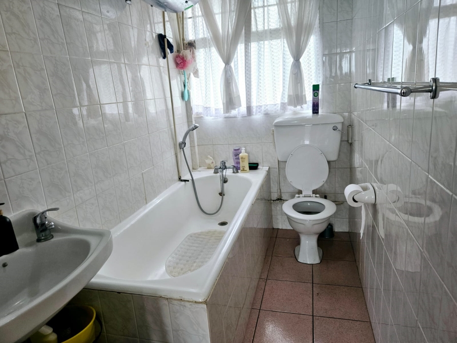 2 Bedroom Property for Sale in Essenwood KwaZulu-Natal