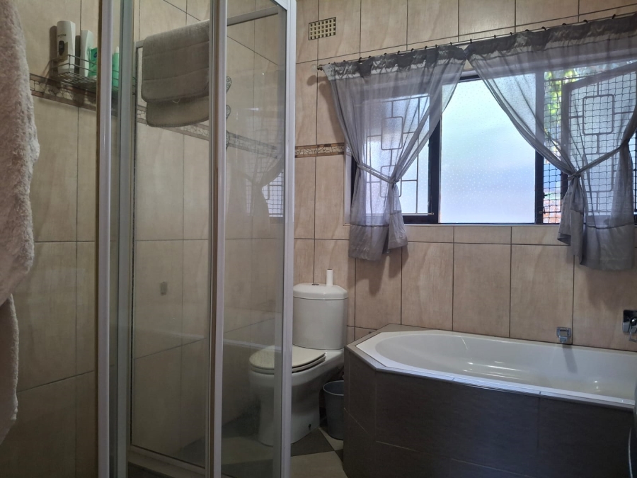 3 Bedroom Property for Sale in Uvongo KwaZulu-Natal