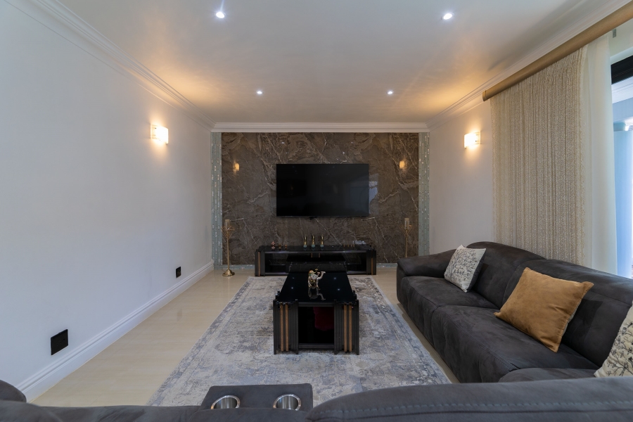 6 Bedroom Property for Sale in Glen Ashley KwaZulu-Natal