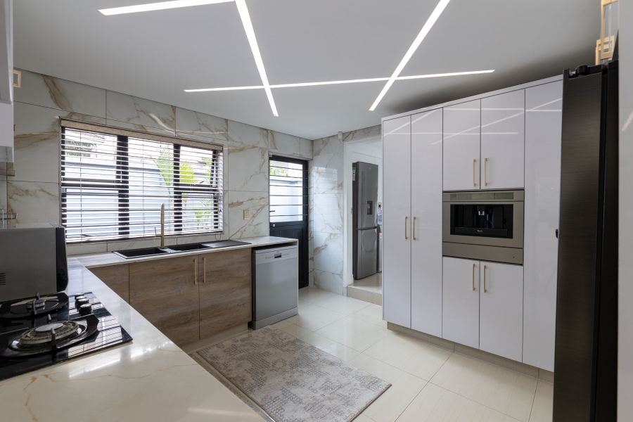 6 Bedroom Property for Sale in Glen Ashley KwaZulu-Natal