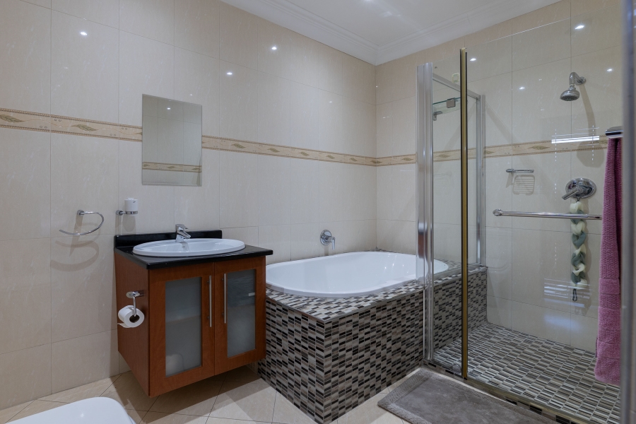 6 Bedroom Property for Sale in Glen Ashley KwaZulu-Natal