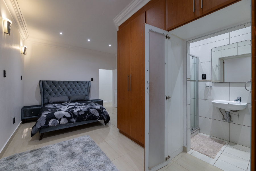 6 Bedroom Property for Sale in Glen Ashley KwaZulu-Natal