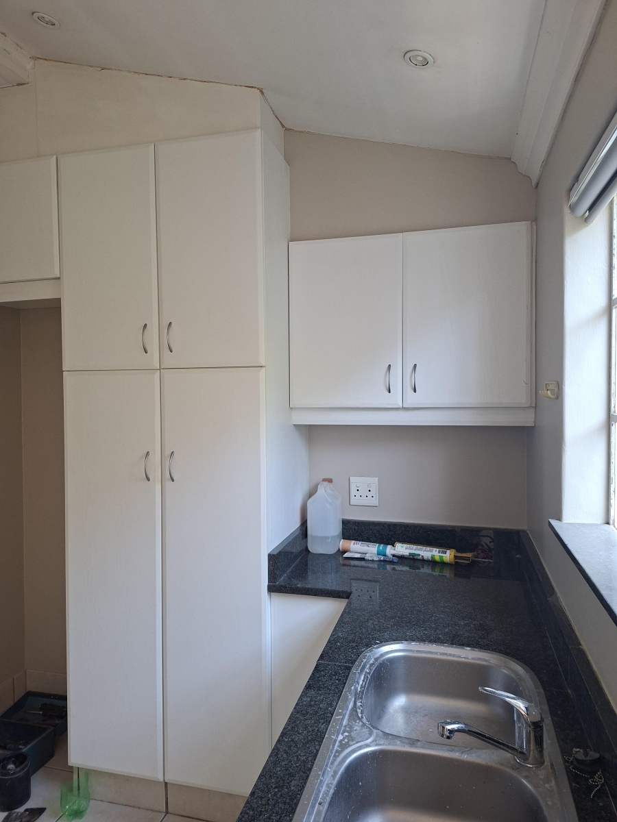 To Let 3 Bedroom Property for Rent in Essenwood KwaZulu-Natal