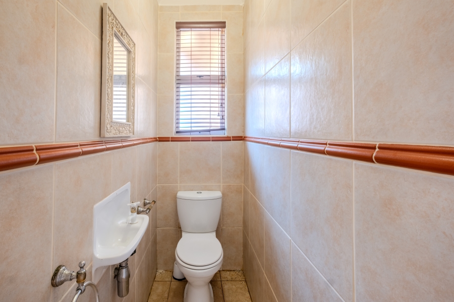 To Let 6 Bedroom Property for Rent in Glen Ashley KwaZulu-Natal