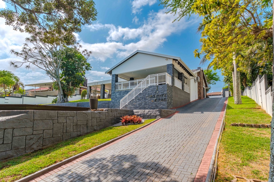 6 Bedroom Property for Sale in Athlone Park KwaZulu-Natal