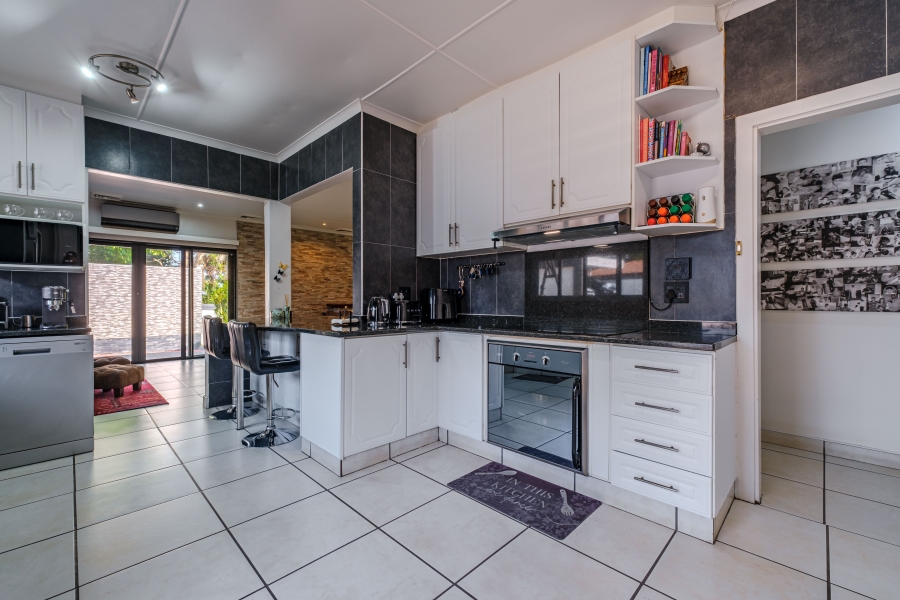 6 Bedroom Property for Sale in Athlone Park KwaZulu-Natal