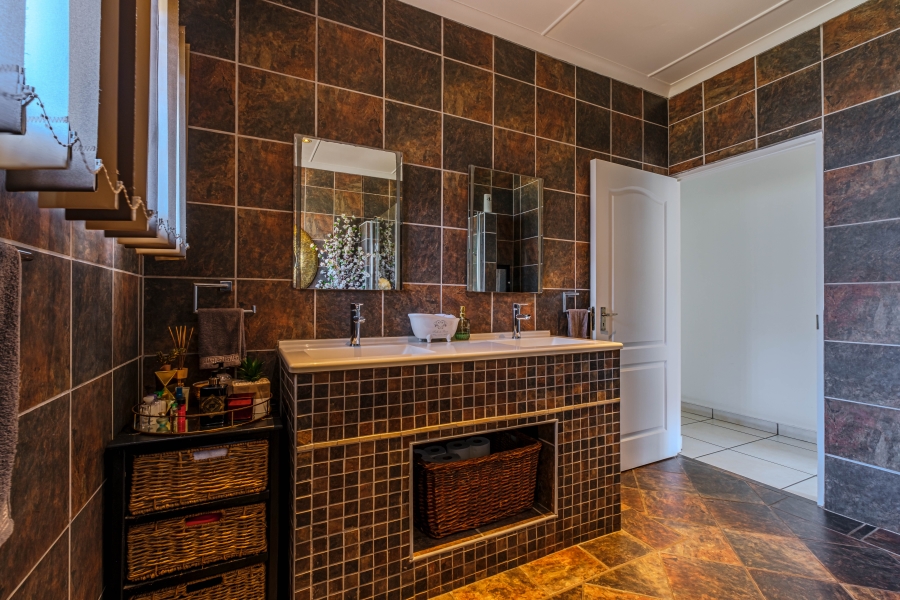 6 Bedroom Property for Sale in Athlone Park KwaZulu-Natal