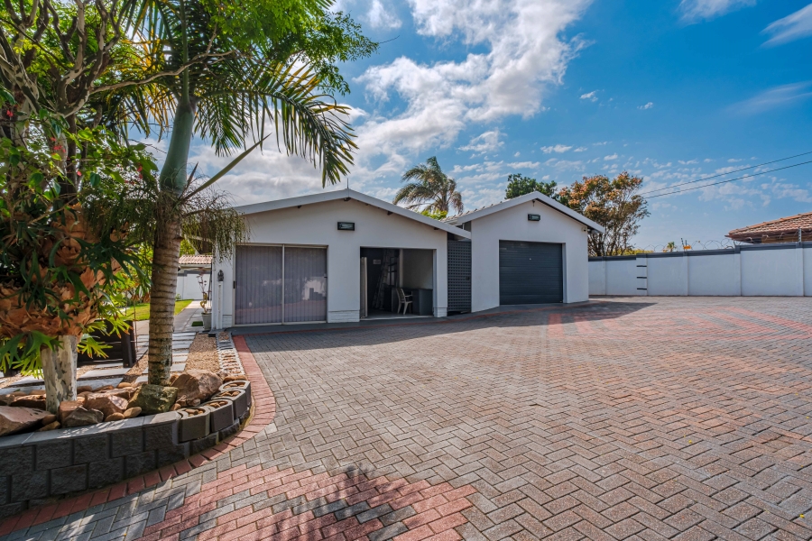 6 Bedroom Property for Sale in Athlone Park KwaZulu-Natal