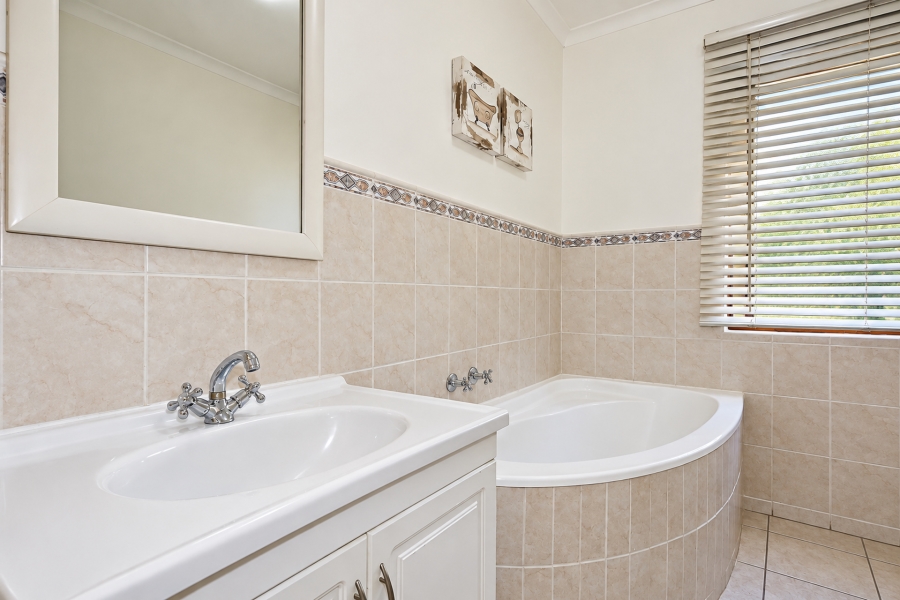 2 Bedroom Property for Sale in Waterfall KwaZulu-Natal