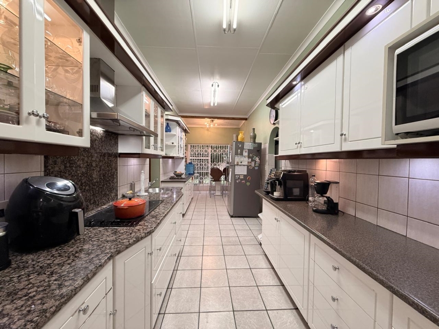 4 Bedroom Property for Sale in Aviary Hill KwaZulu-Natal