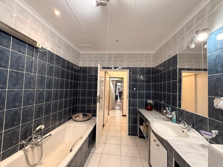 4 Bedroom Property for Sale in Aviary Hill KwaZulu-Natal