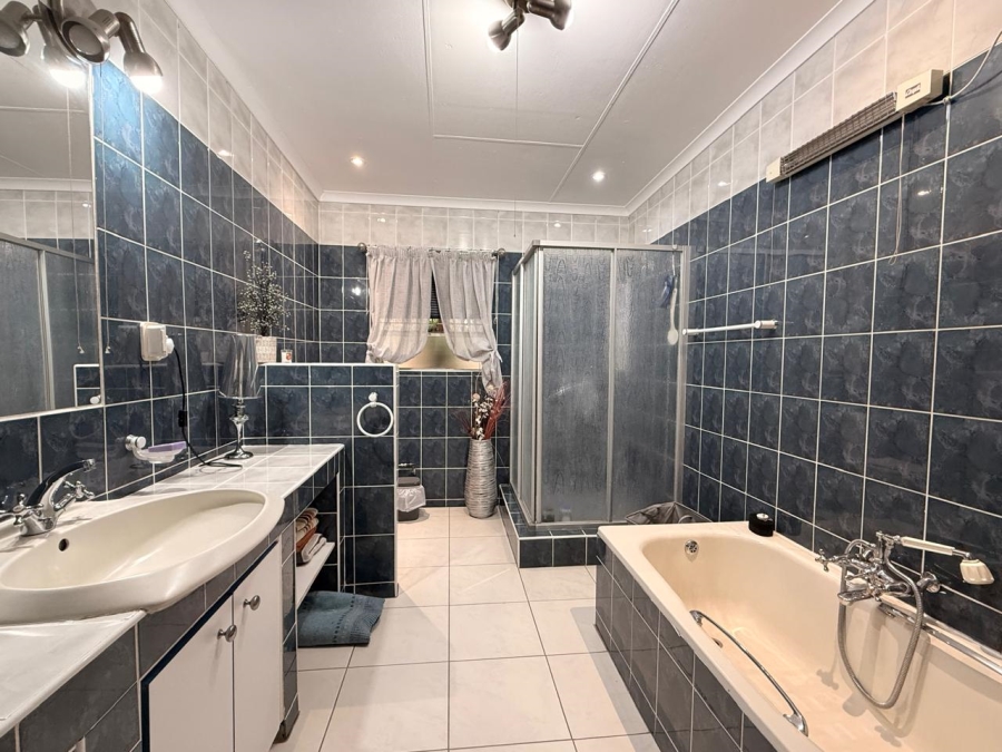 4 Bedroom Property for Sale in Aviary Hill KwaZulu-Natal