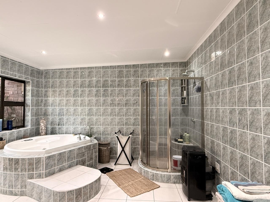 4 Bedroom Property for Sale in Aviary Hill KwaZulu-Natal