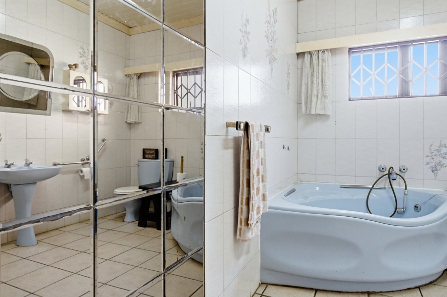 4 Bedroom Property for Sale in Amanzimtoti KwaZulu-Natal