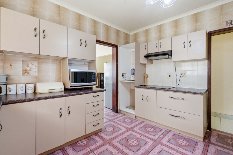 4 Bedroom Property for Sale in Naidooville KwaZulu-Natal