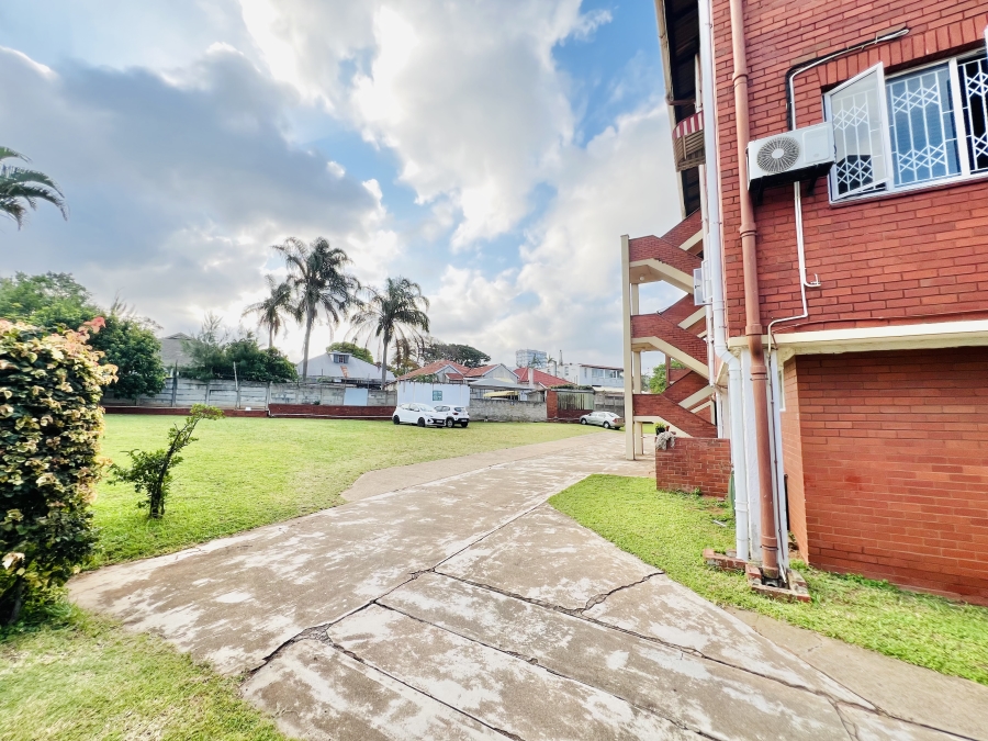 To Let 2 Bedroom Property for Rent in Windermere KwaZulu-Natal