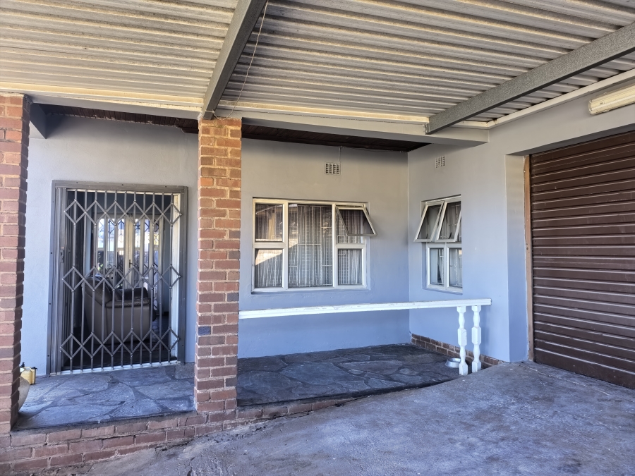 To Let 4 Bedroom Property for Rent in Umlazi V KwaZulu-Natal