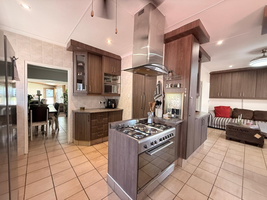 4 Bedroom Property for Sale in Schuinshoogte KwaZulu-Natal