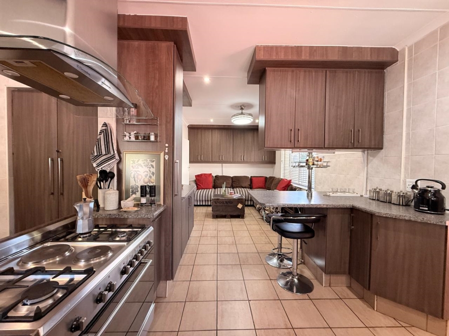4 Bedroom Property for Sale in Schuinshoogte KwaZulu-Natal