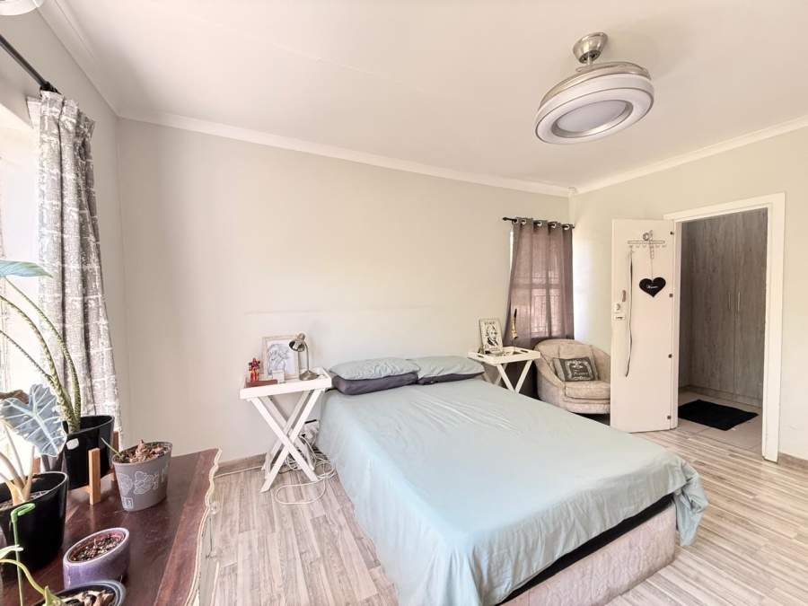 4 Bedroom Property for Sale in Schuinshoogte KwaZulu-Natal