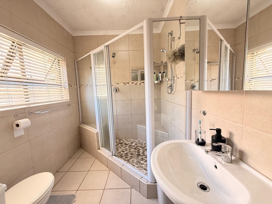 4 Bedroom Property for Sale in Schuinshoogte KwaZulu-Natal