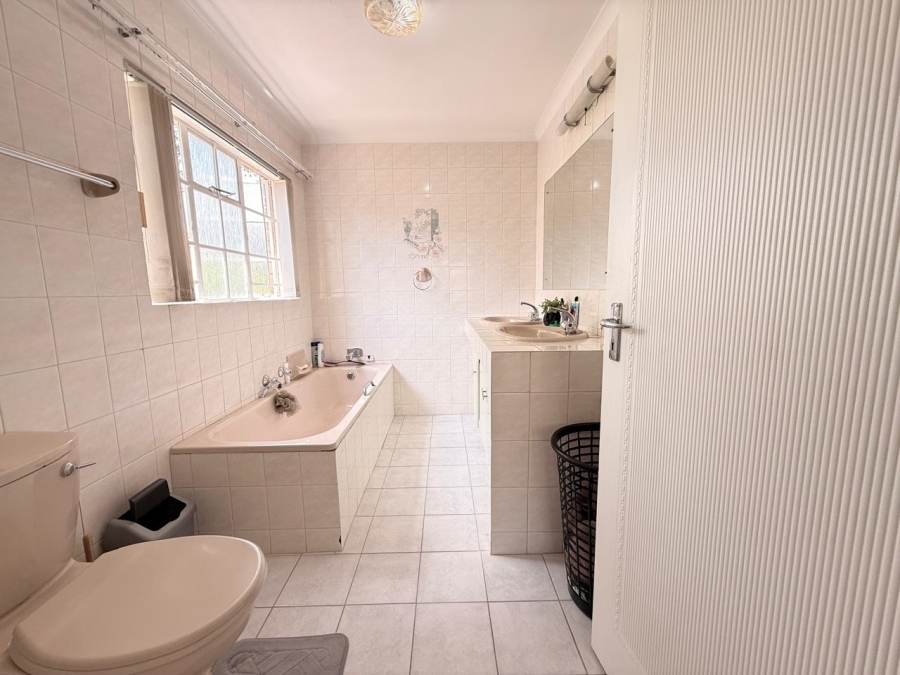 3 Bedroom Property for Sale in Aviary Hill KwaZulu-Natal