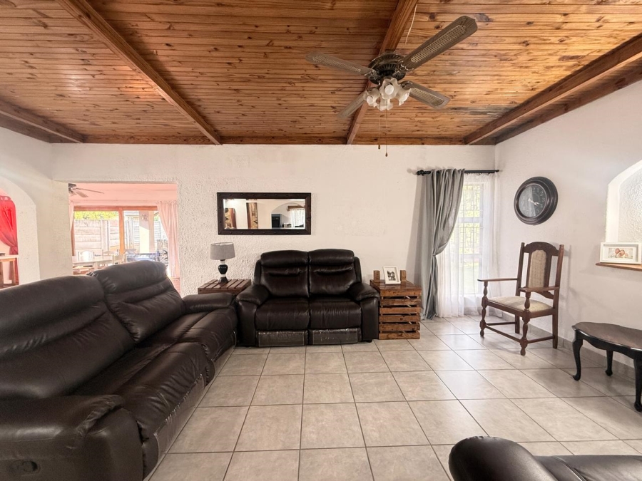 5 Bedroom Property for Sale in Huttenheights KwaZulu-Natal
