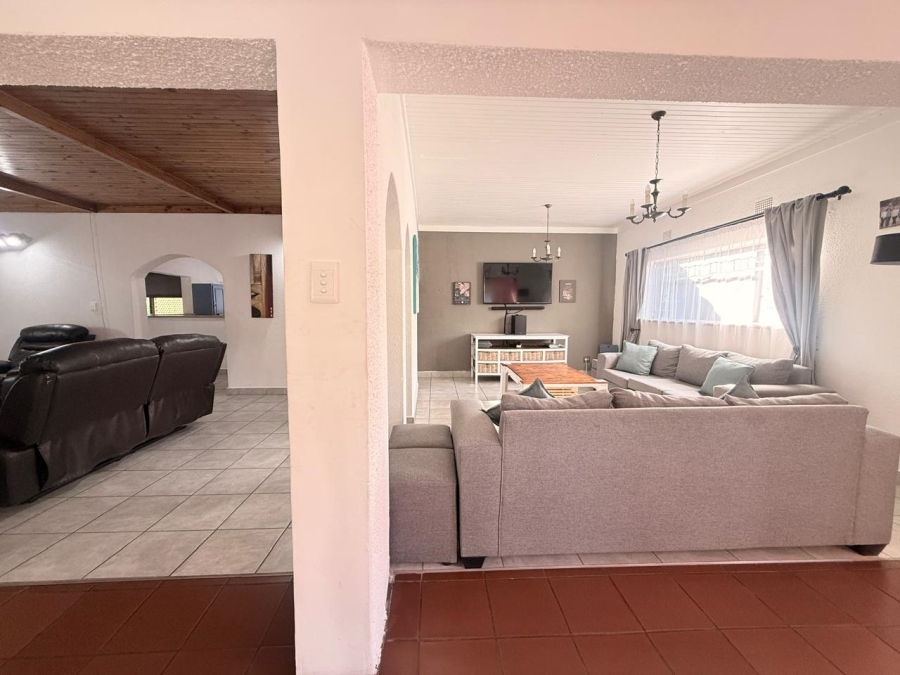 5 Bedroom Property for Sale in Huttenheights KwaZulu-Natal
