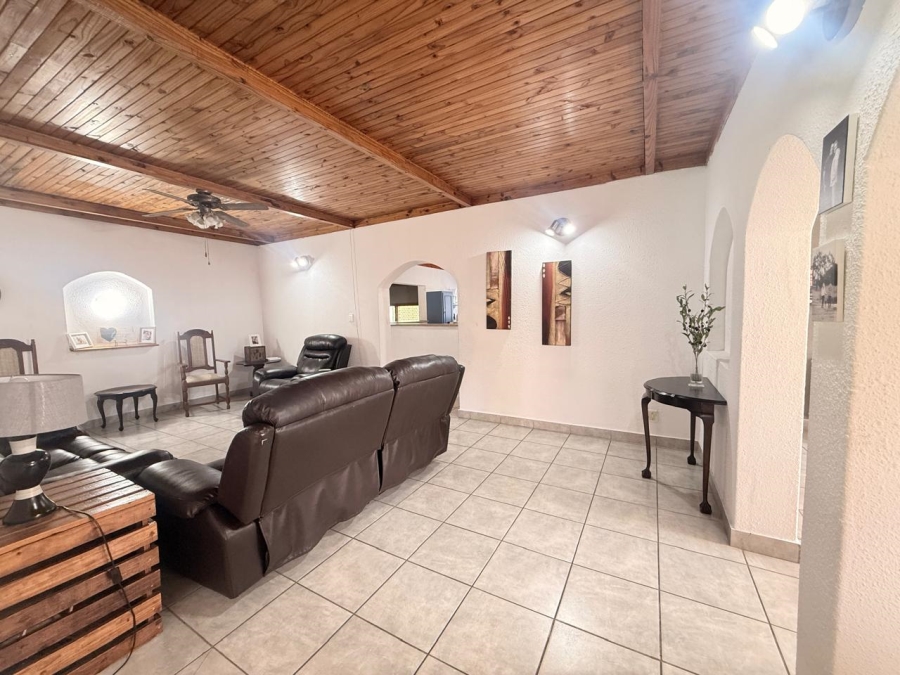 5 Bedroom Property for Sale in Huttenheights KwaZulu-Natal