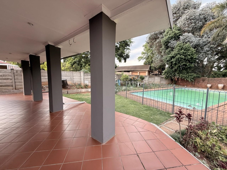 5 Bedroom Property for Sale in Huttenheights KwaZulu-Natal