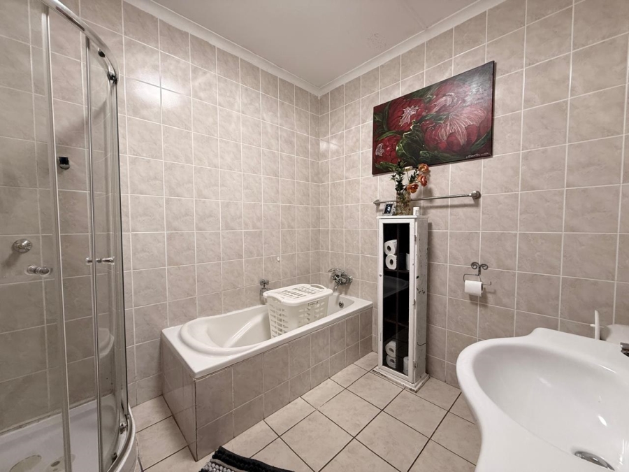5 Bedroom Property for Sale in Huttenheights KwaZulu-Natal
