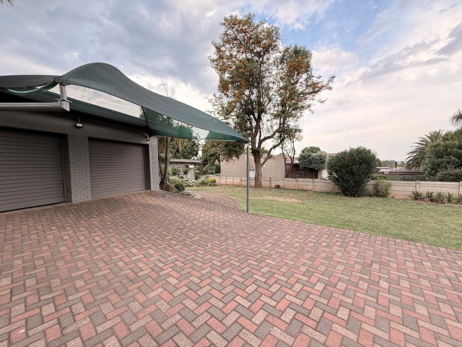 5 Bedroom Property for Sale in Huttenheights KwaZulu-Natal