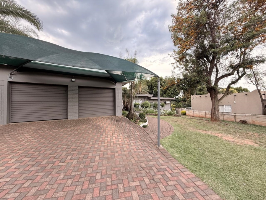 5 Bedroom Property for Sale in Huttenheights KwaZulu-Natal
