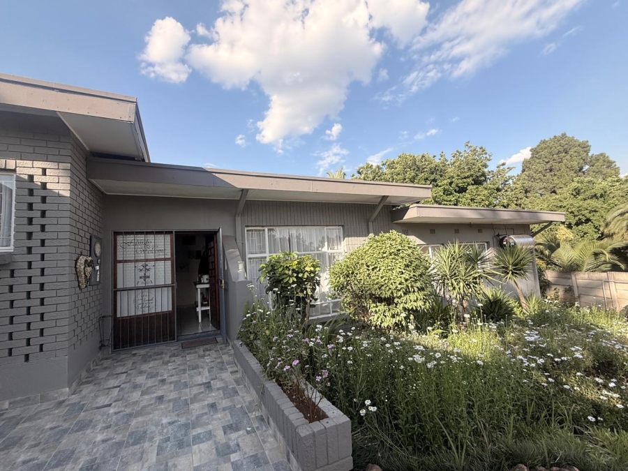 5 Bedroom Property for Sale in Huttenheights KwaZulu-Natal